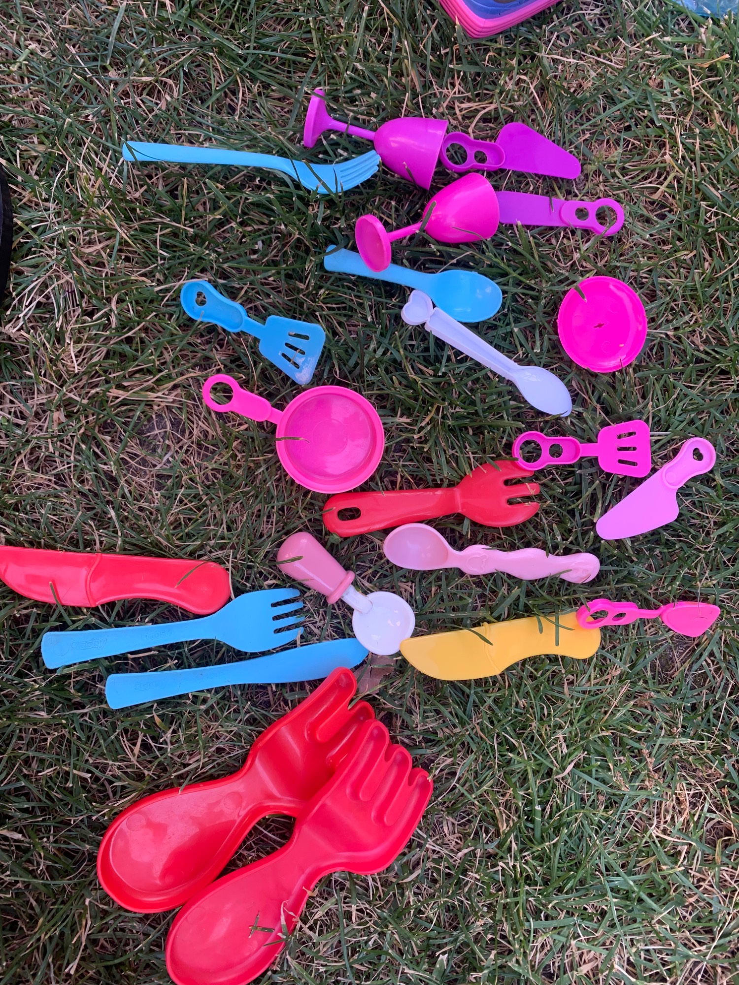 Cubierto de juguete para niños